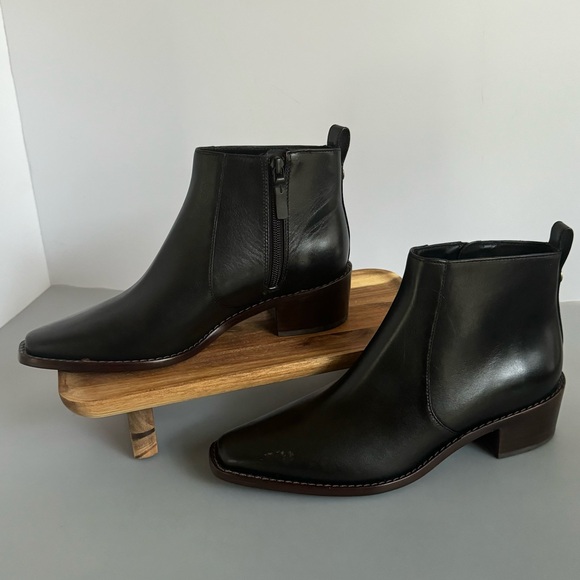 Tori Burch Zip Booties, Black Ankle Boots, Size 6 - Picture 5 of 16